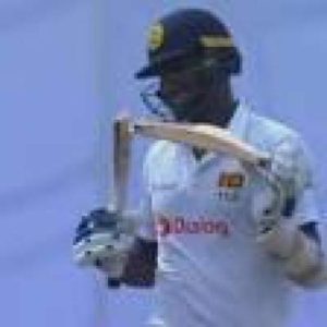 Sri Lankan all-rounder Angelo Mathews bat broke in  two pieces off Mark Wood at a high speed